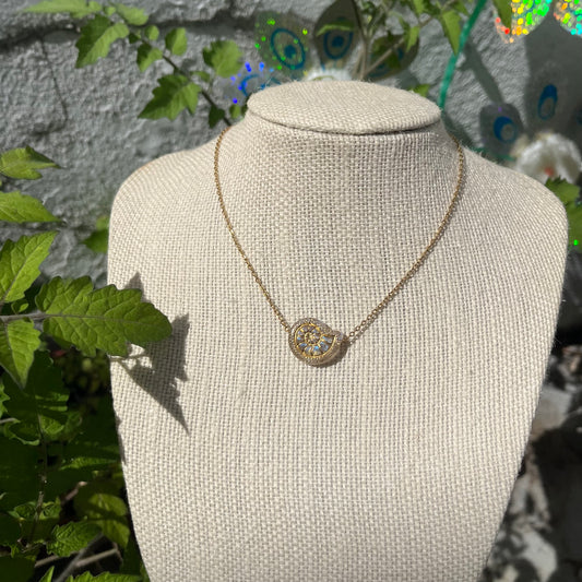 GOLD TORNASOL SHELL NECKLACE