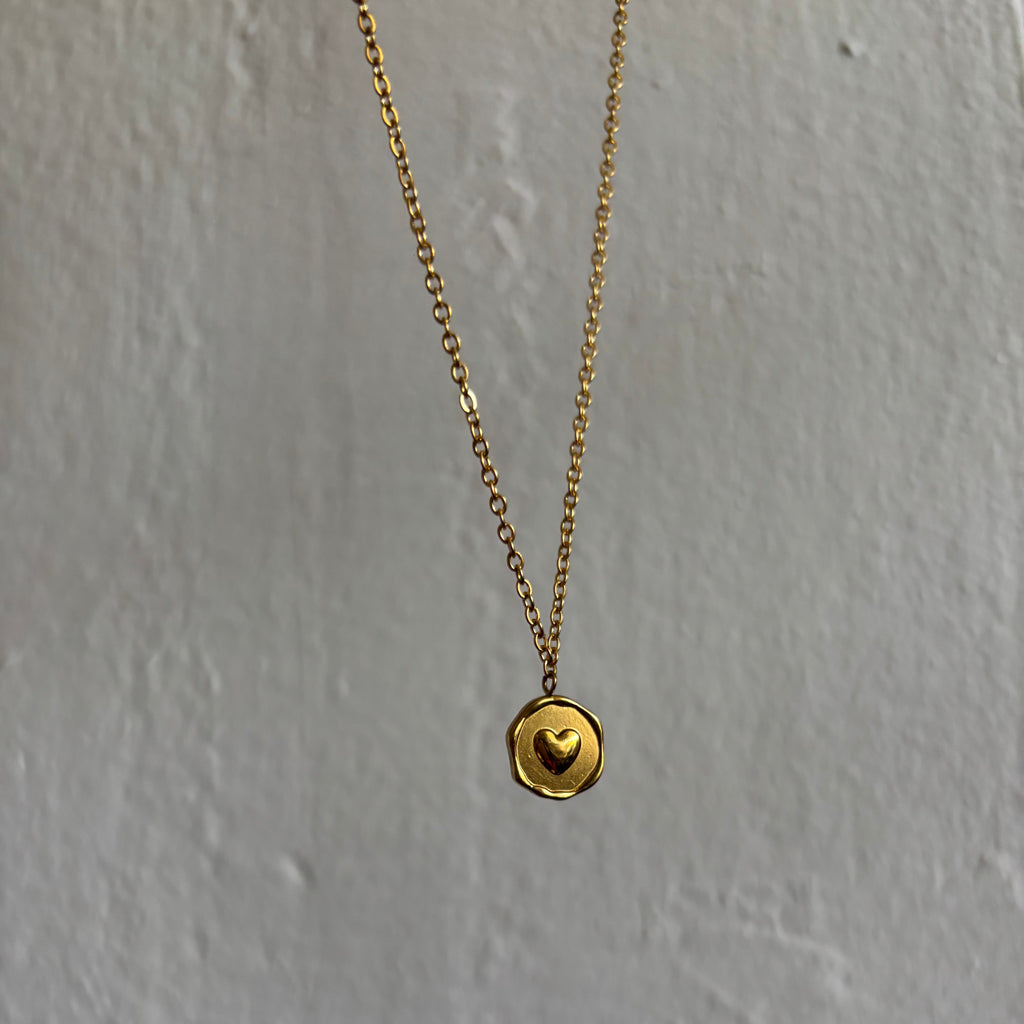 TINY HEART NECKLACE