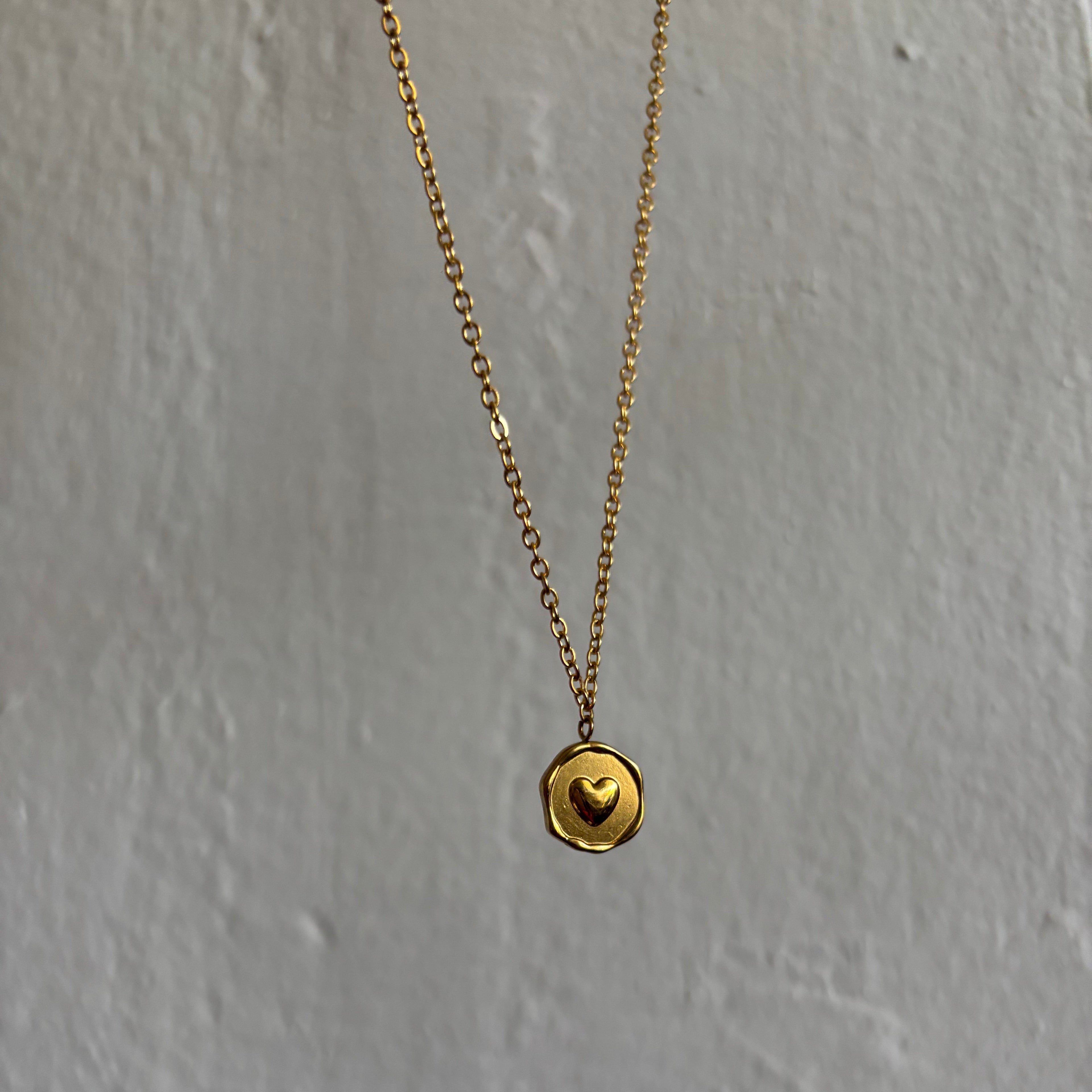TINY HEART NECKLACE