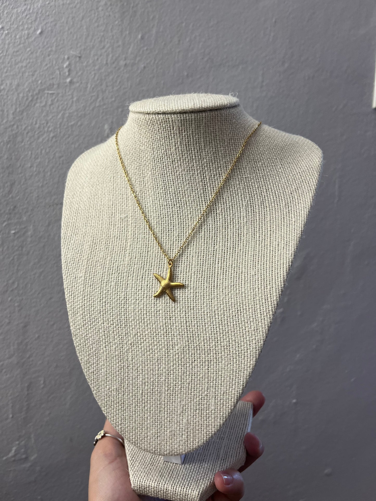 GOLD STAR NECKLACE