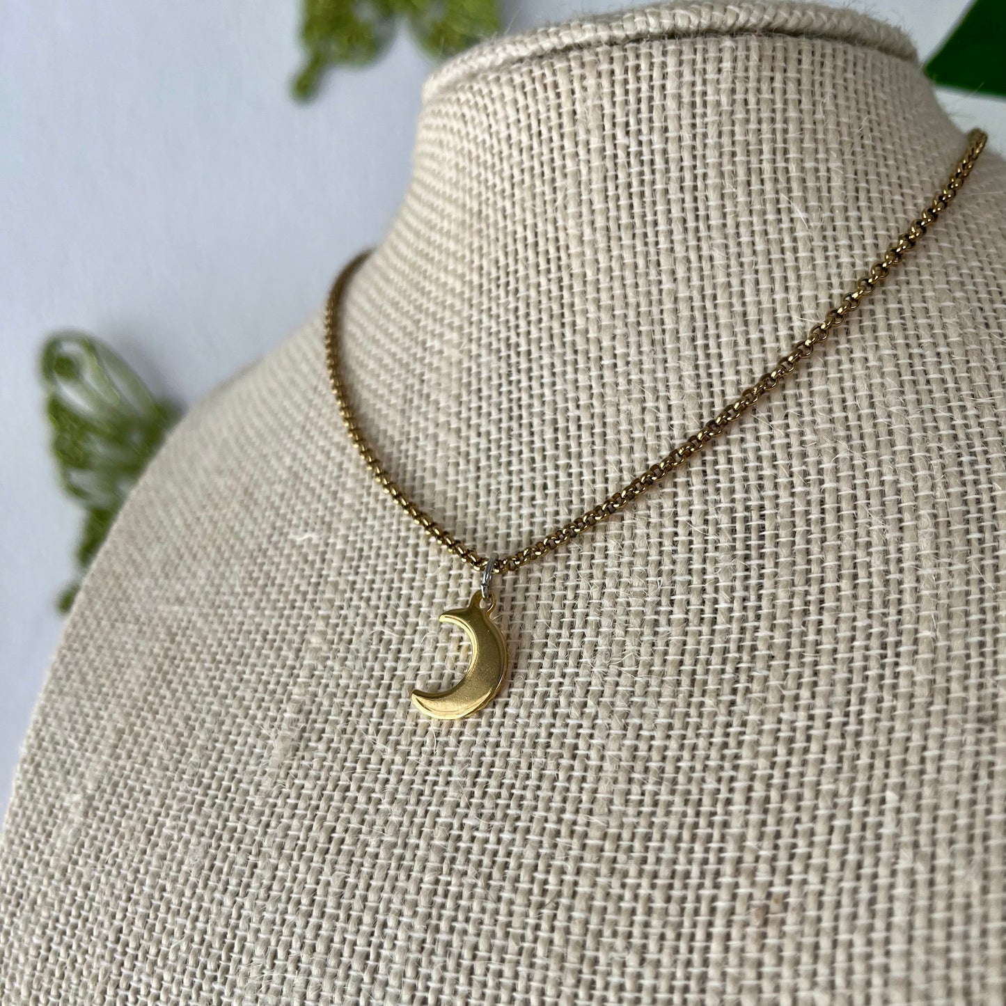 GOLD MOON NECKLACE