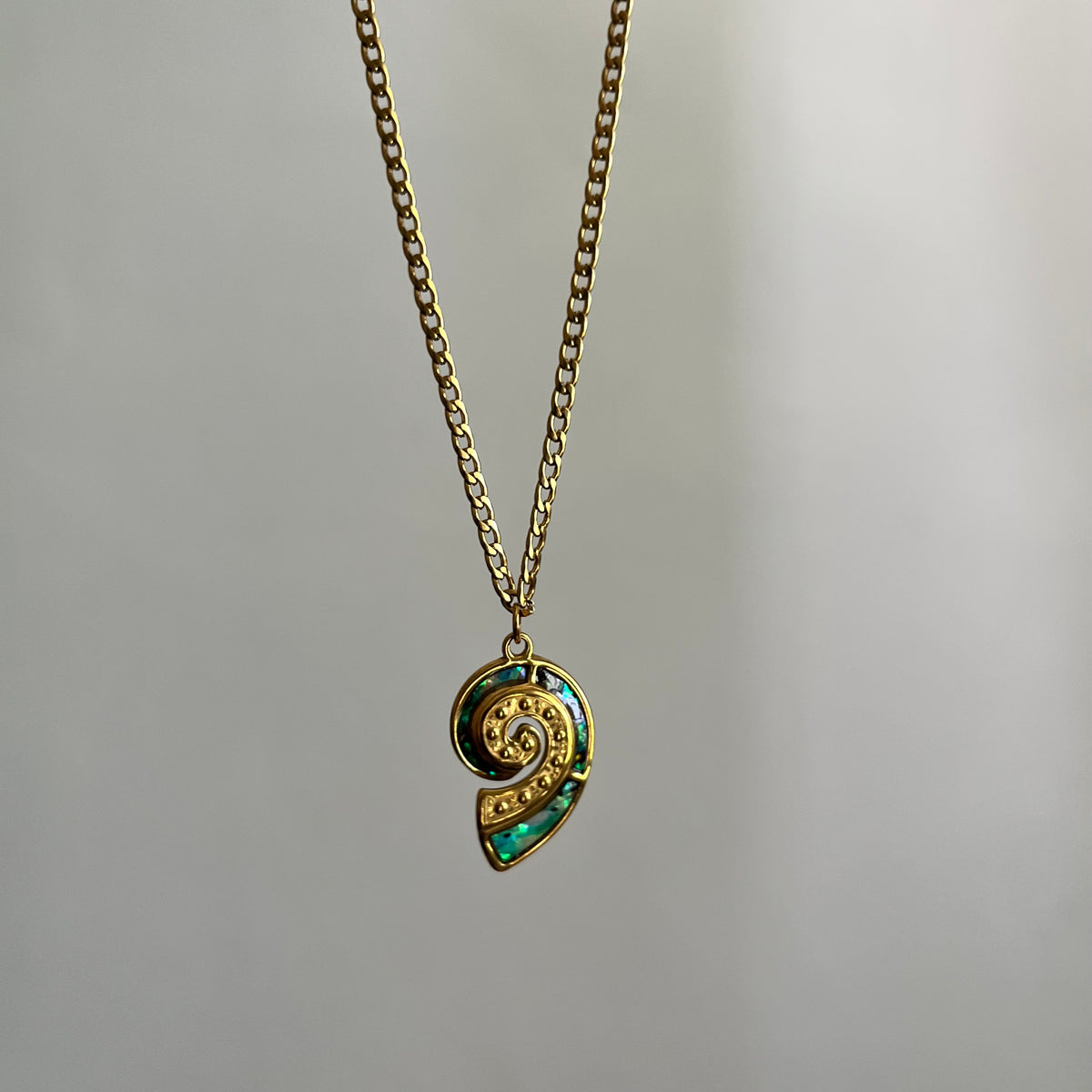 CARACOL NECKLACE