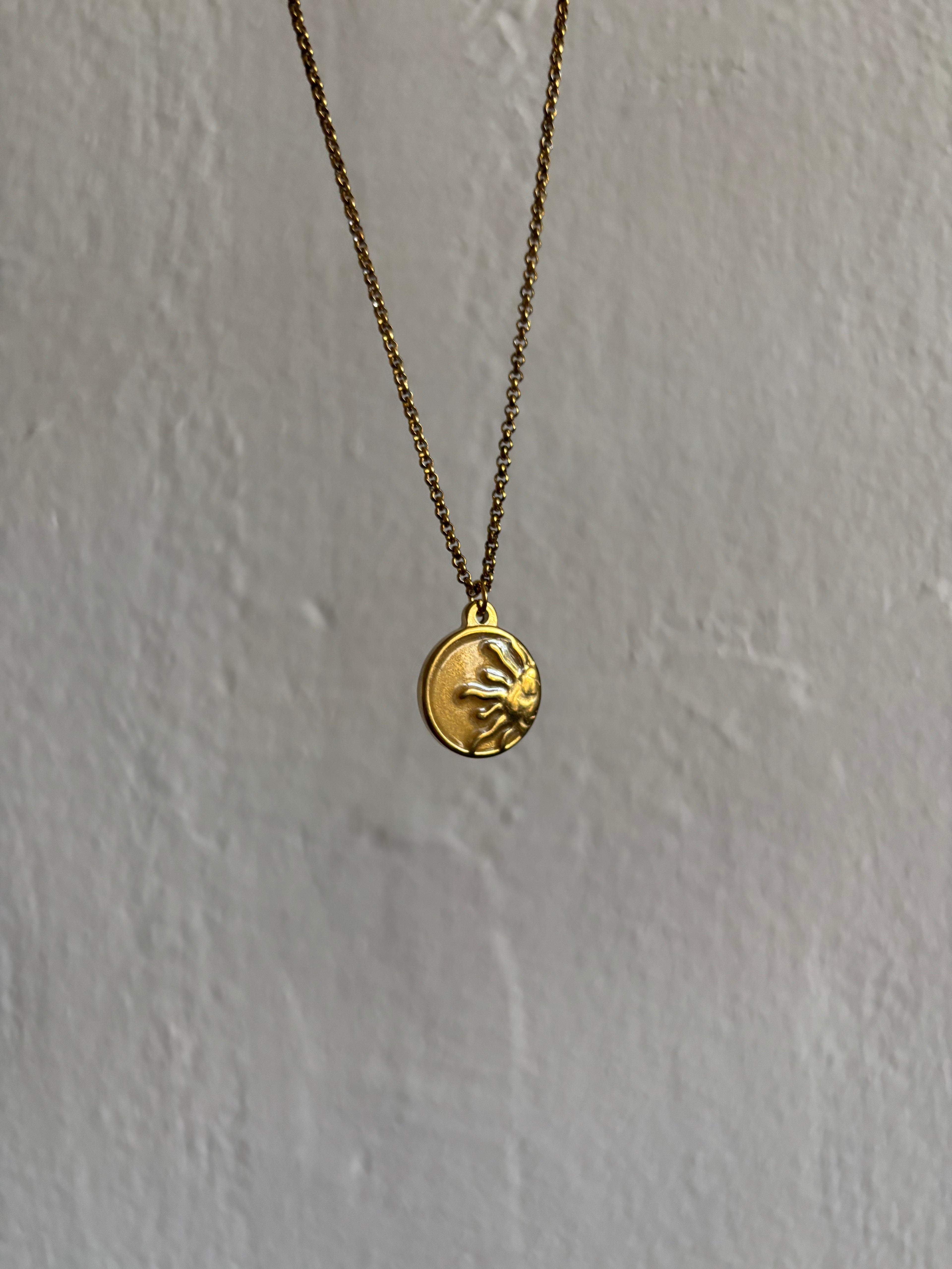 GOLDEN SUNSET NECKLACE