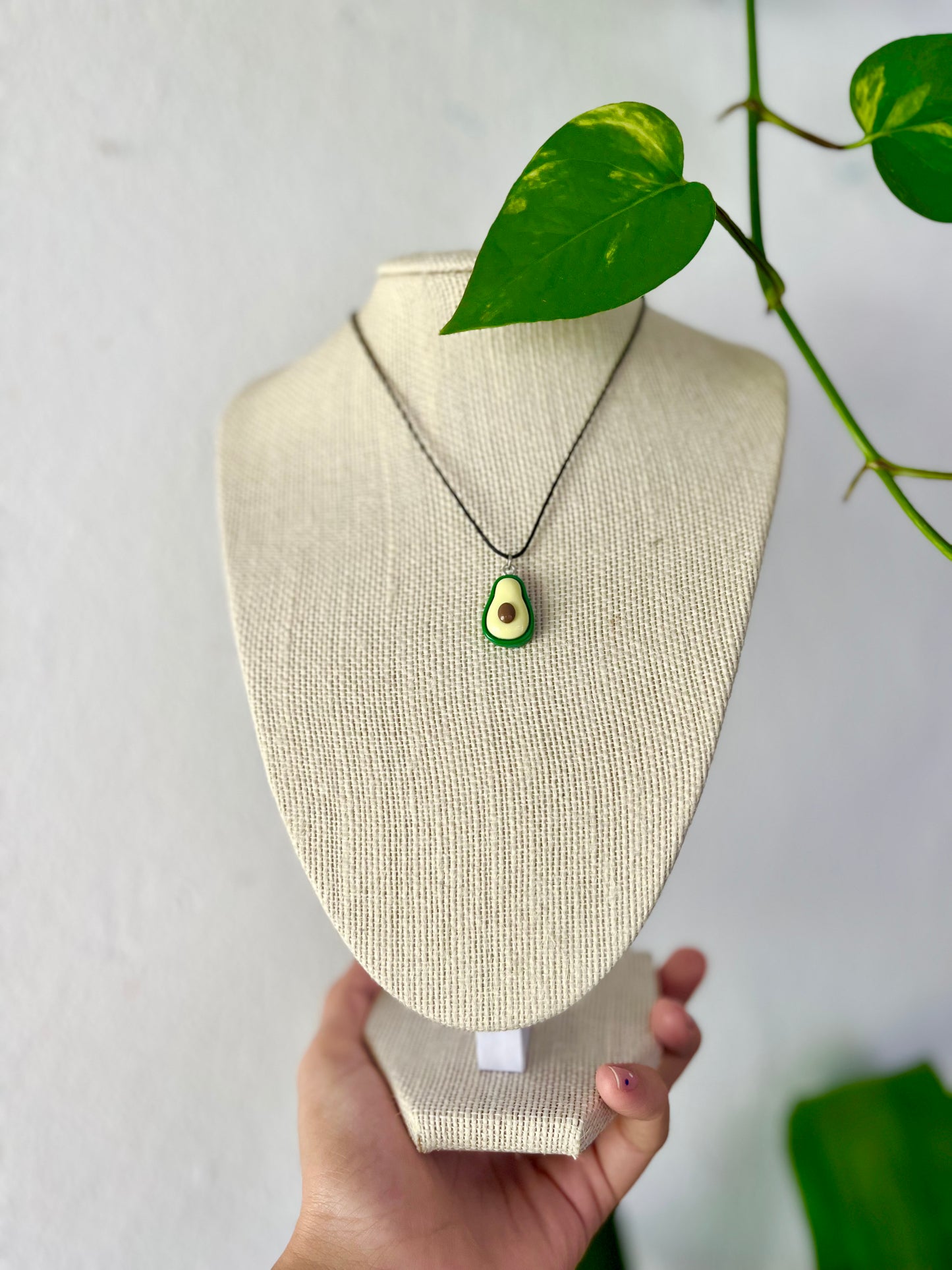 AGUACATE NECKLACE