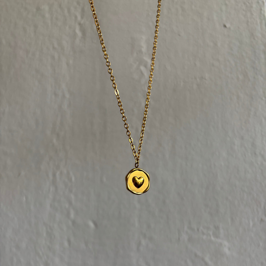 TINY HEART NECKLACE