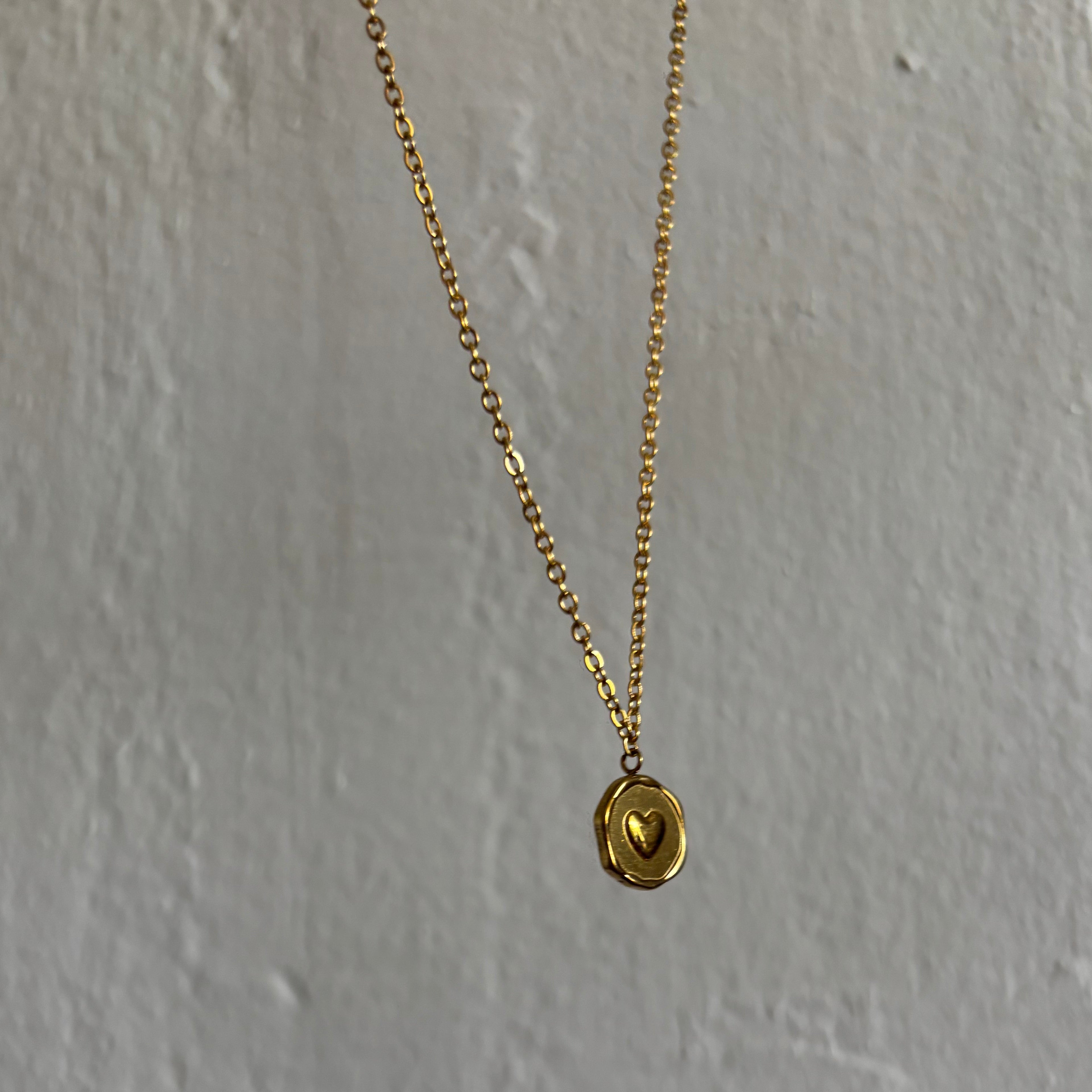 TINY HEART NECKLACE